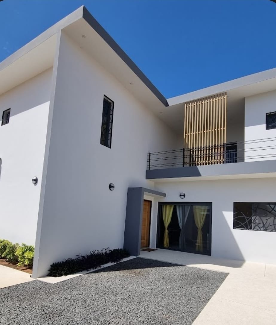 Villa Aldiana Construction au Sénégal — façade contemporaine de jour
