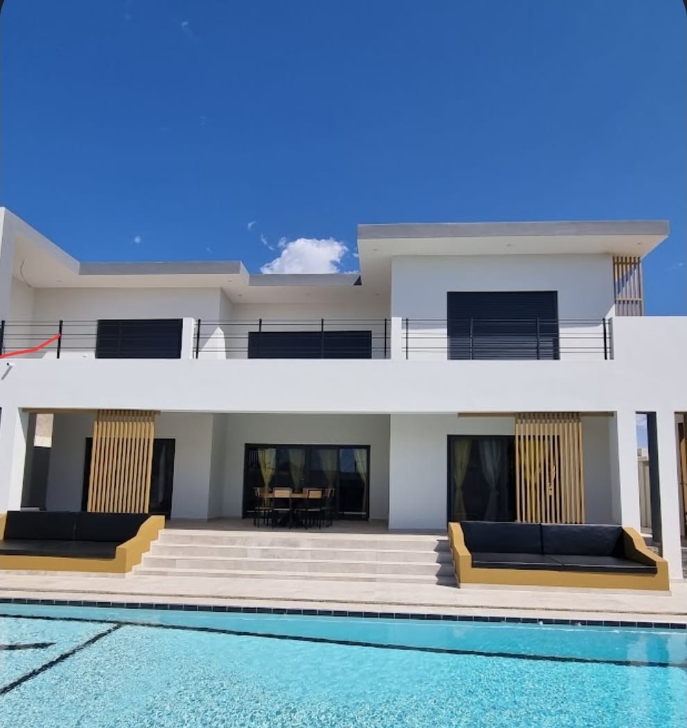 Villa Aldiana Construction au Sénégal — piscine face à la villa