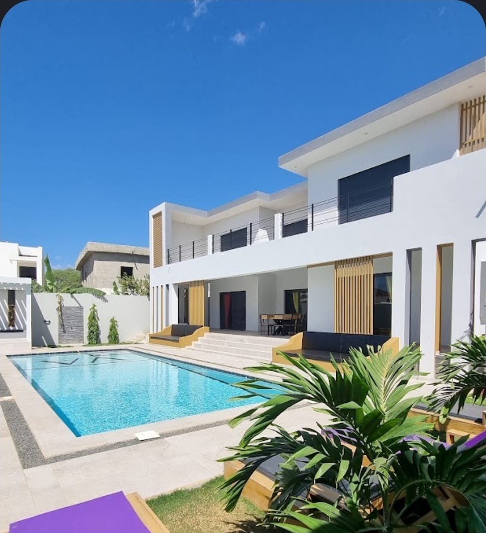 Villa Aldiana Construction au Sénégal — vue d'ensemble piscine et villa