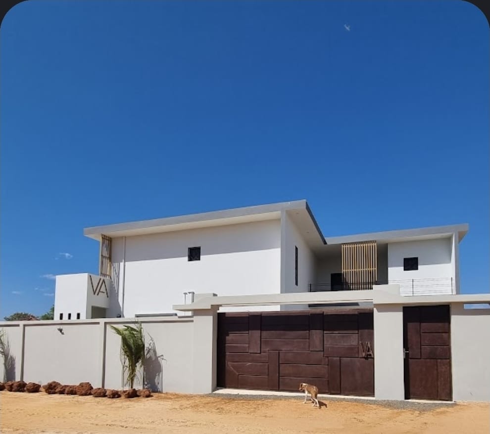 Villa Aldiana Construction au Sénégal — portail d'entrée
